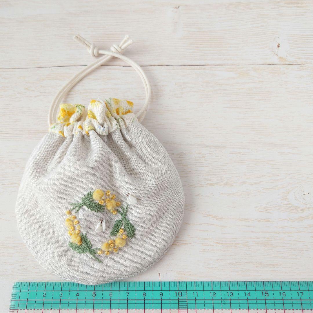 ちっちゃな巾着 サシェ M ／詰替タイプ【ミモザリースと蝶々】