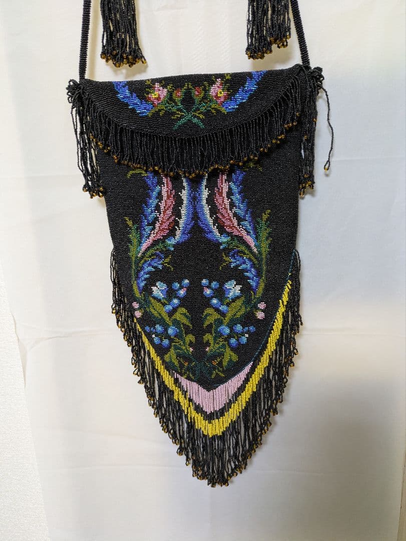 まるどら　ビーズ刺繍フリンジポシェット