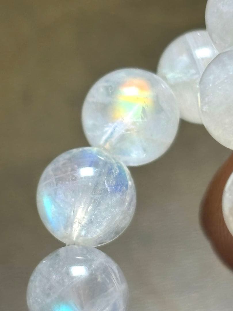 レインボームーンストーンブレスレット約8㎜（新品未使用）虹色シラー　希少！2