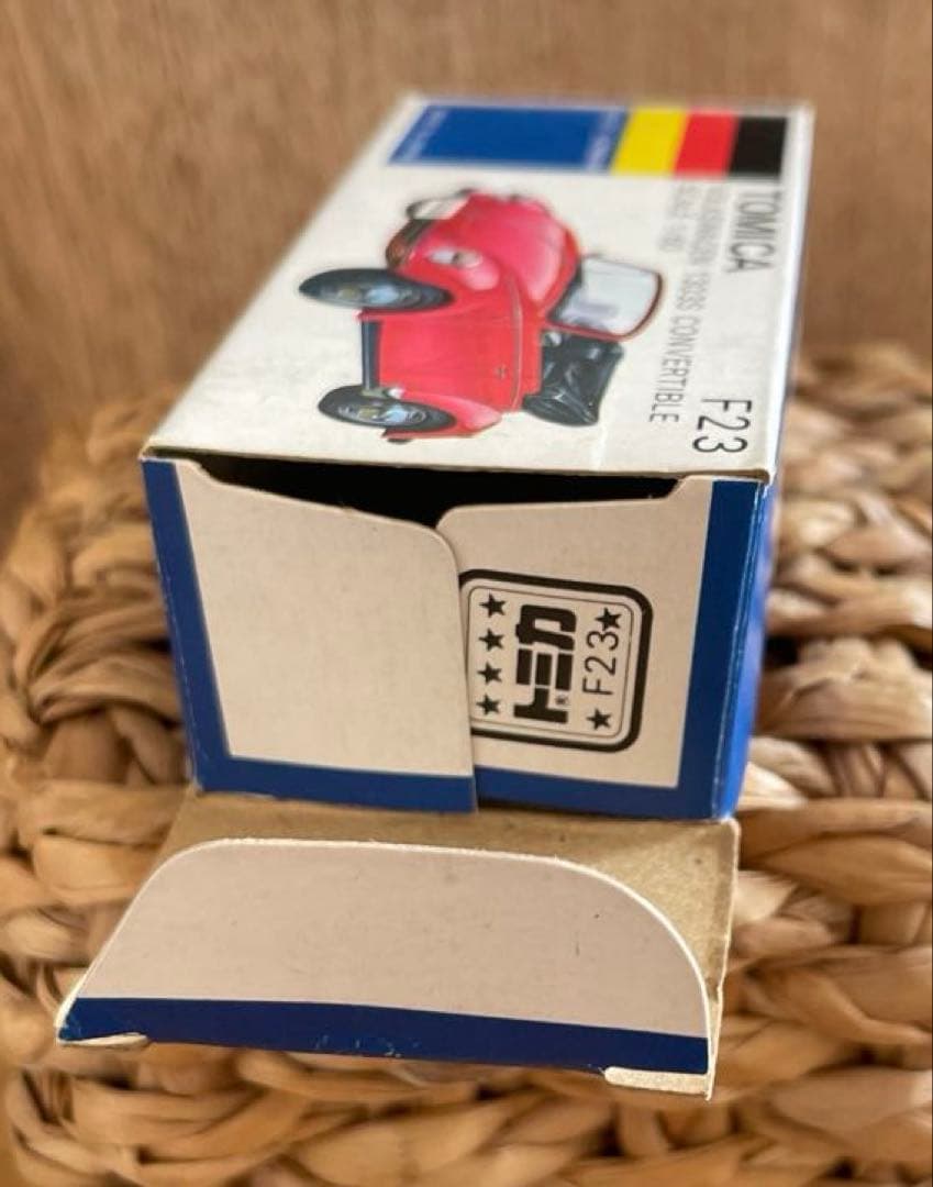 〈トミカ〉F23 フォルクスワーゲン コンバーチブル 黒×赤(日本製)