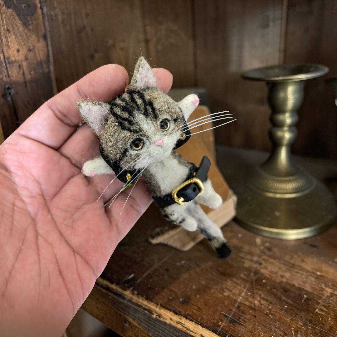 豆猫HOLDCATキーホルダー No.11キジ白〜特製豆猫トレカ付き