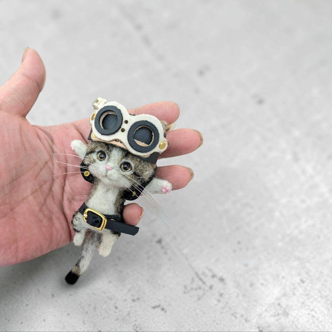 豆猫HOLDCATキーホルダー No.11キジ白〜特製豆猫トレカ付き