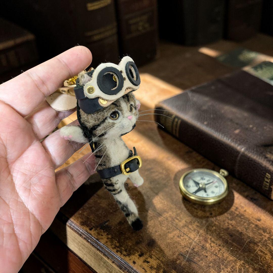 豆猫HOLDCATキーホルダー No.11キジ白〜特製豆猫トレカ付き