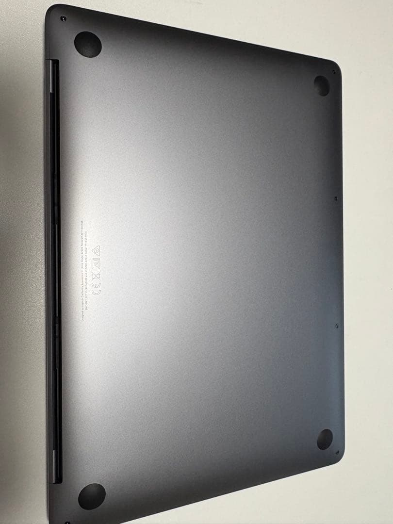 美品 MacBook Pro 13 M2 2022 8GB/256GB 箱付