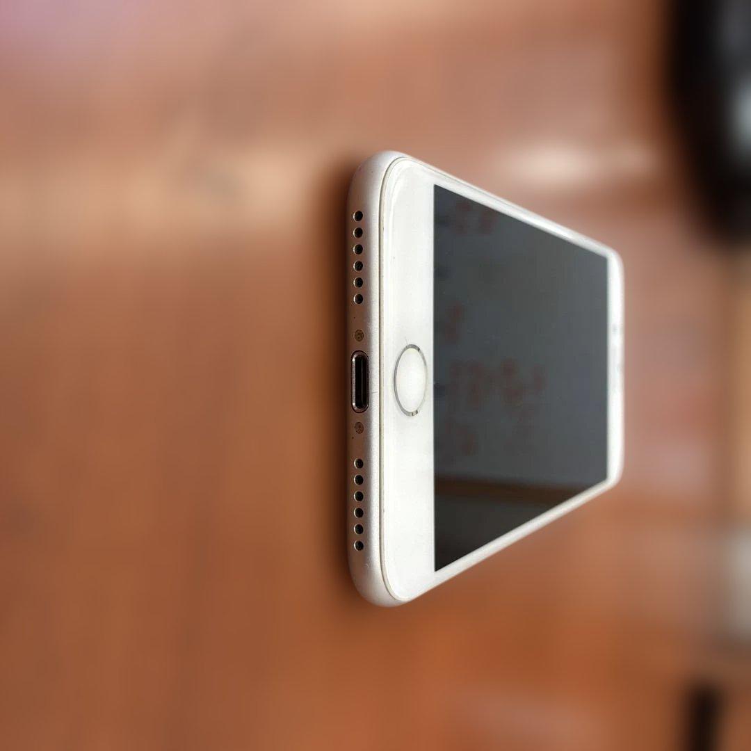 Apple iPhone 7 シルバー 本体 32GB