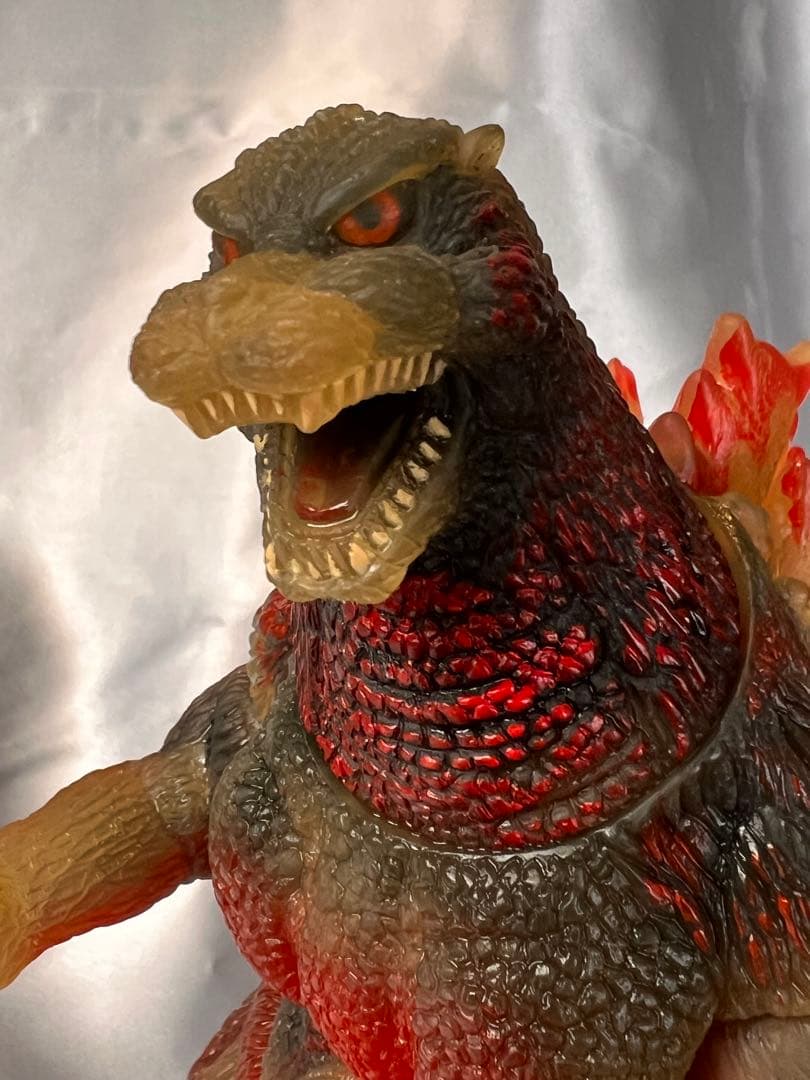 ゴジラ フィギュア 黒/赤/オレンジ