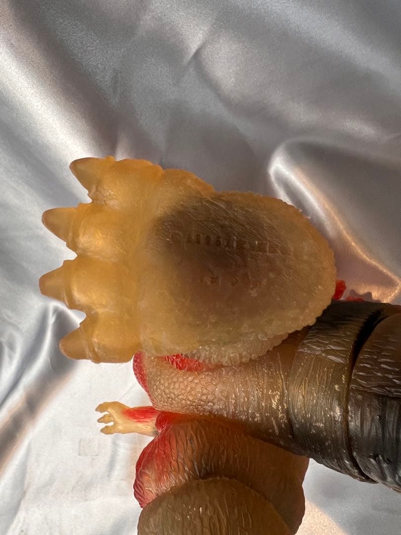 ゴジラ フィギュア 黒/赤/オレンジ