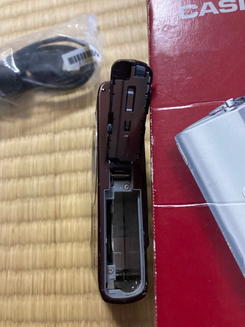 カシオ　デジカメ　CASIO EXILIM EX-Z100 ブラウン