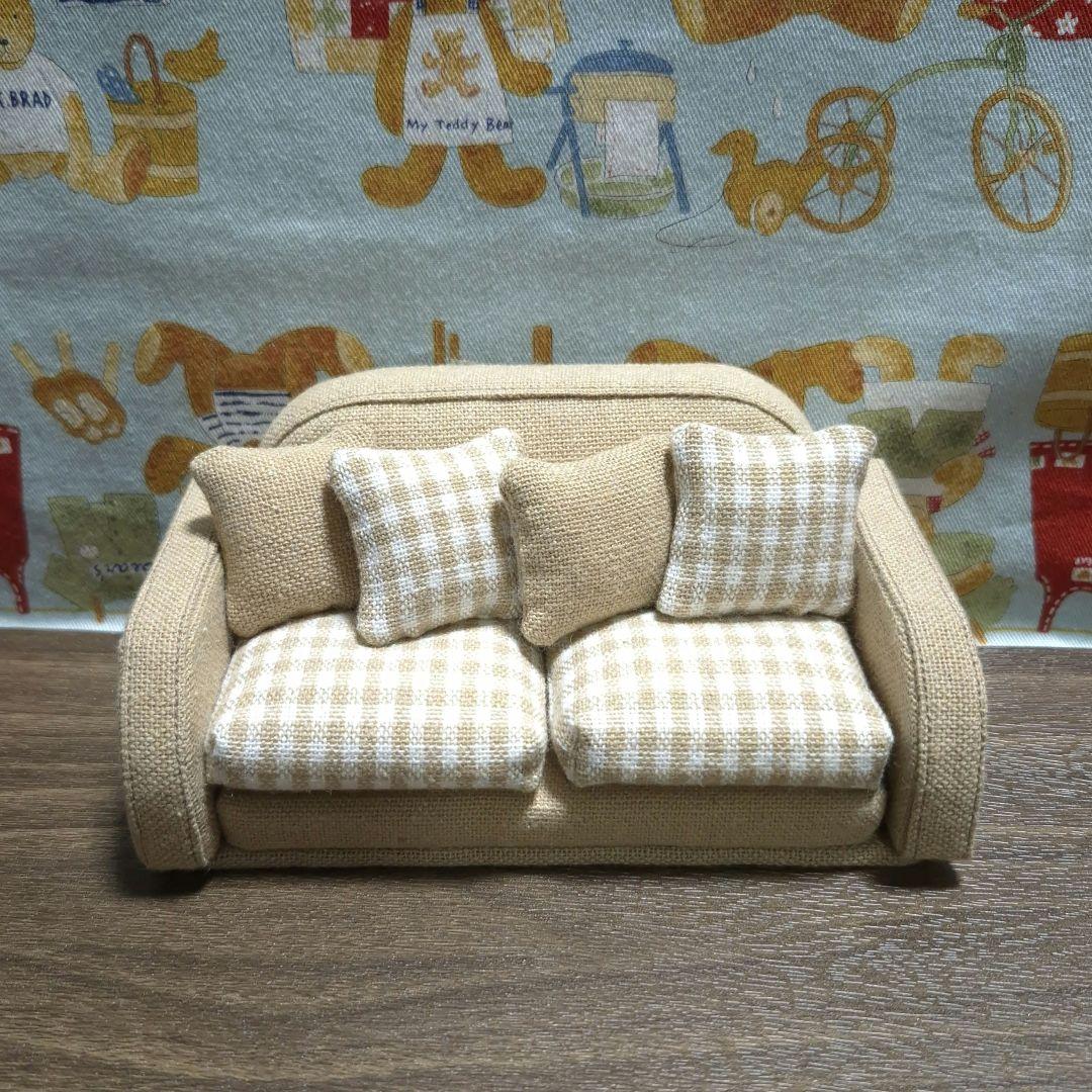 111　オビツ11・ねんどろいどどーる用　ソファAベージュ