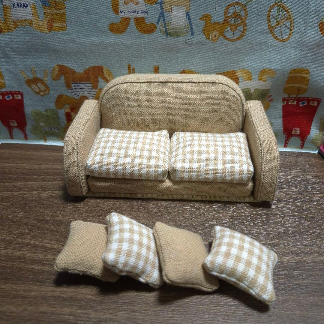 111　オビツ11・ねんどろいどどーる用　ソファAベージュ