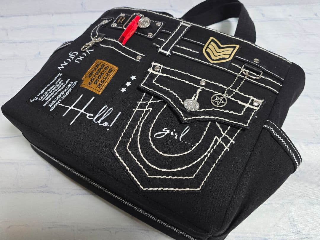 デニムリメイクトートバッグ ハイブランド大きめ 上部ファスナー スタイリッシュ