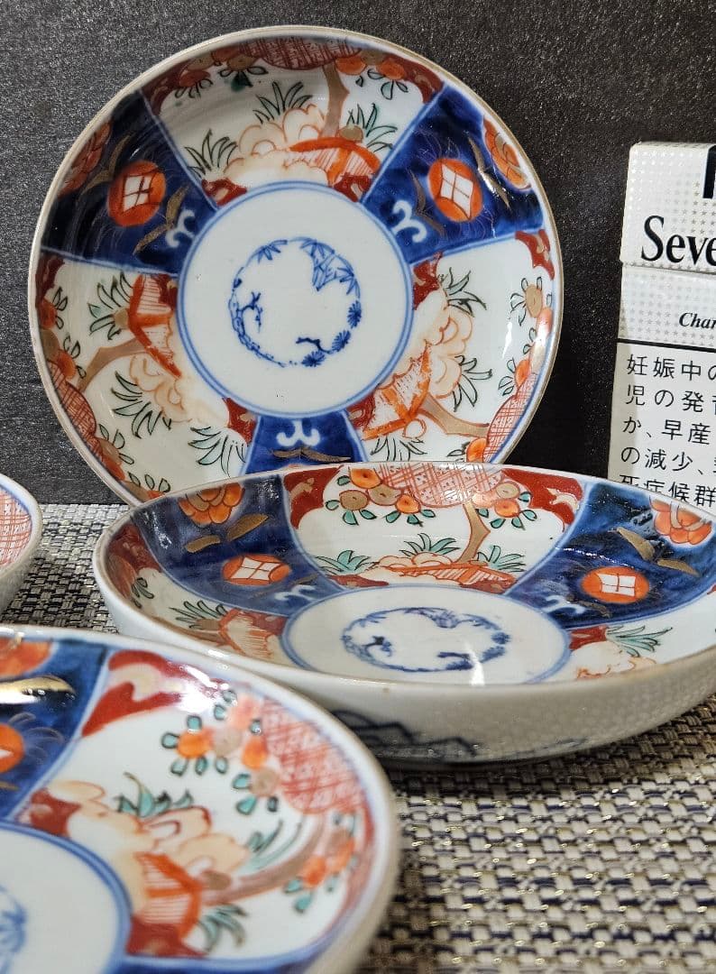 江戸末期〜明治時代　古伊万里　染錦　見込に松竹梅　花に七宝文様　小皿　豆皿　5客