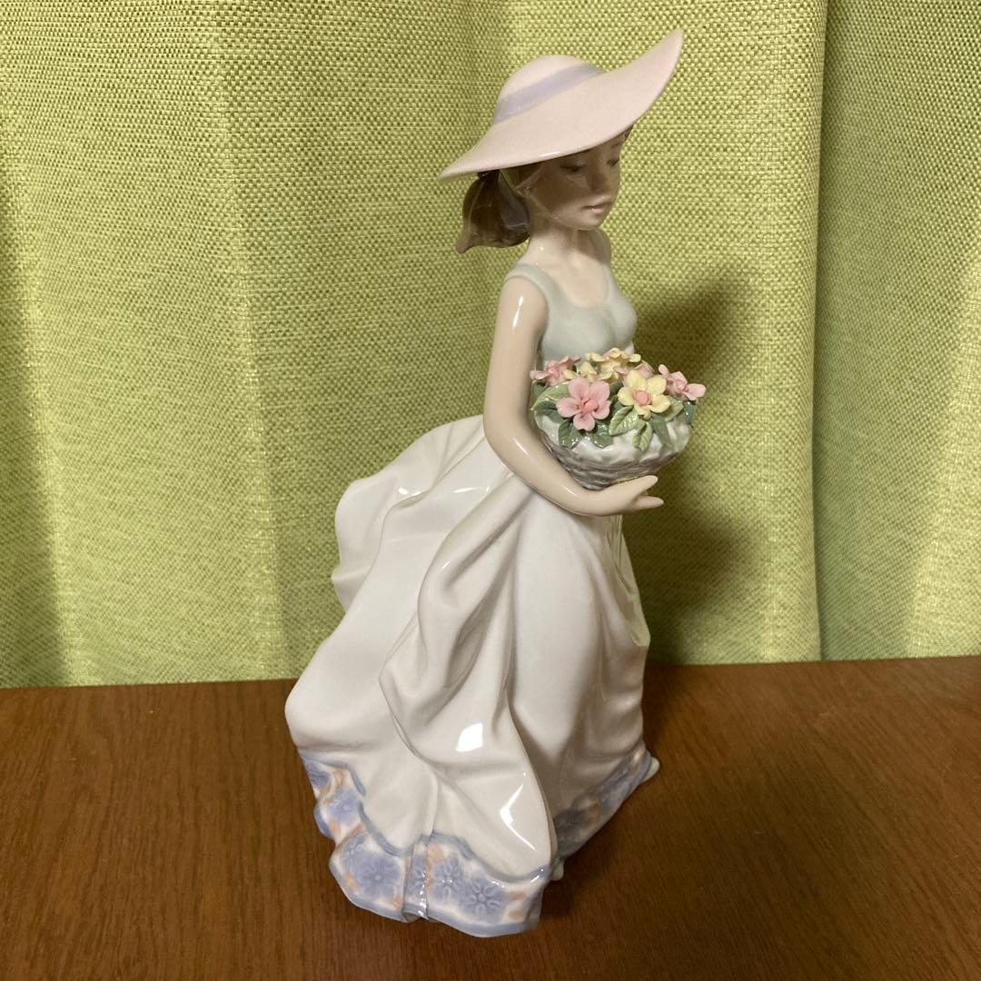 リヤドロ　春の花かご