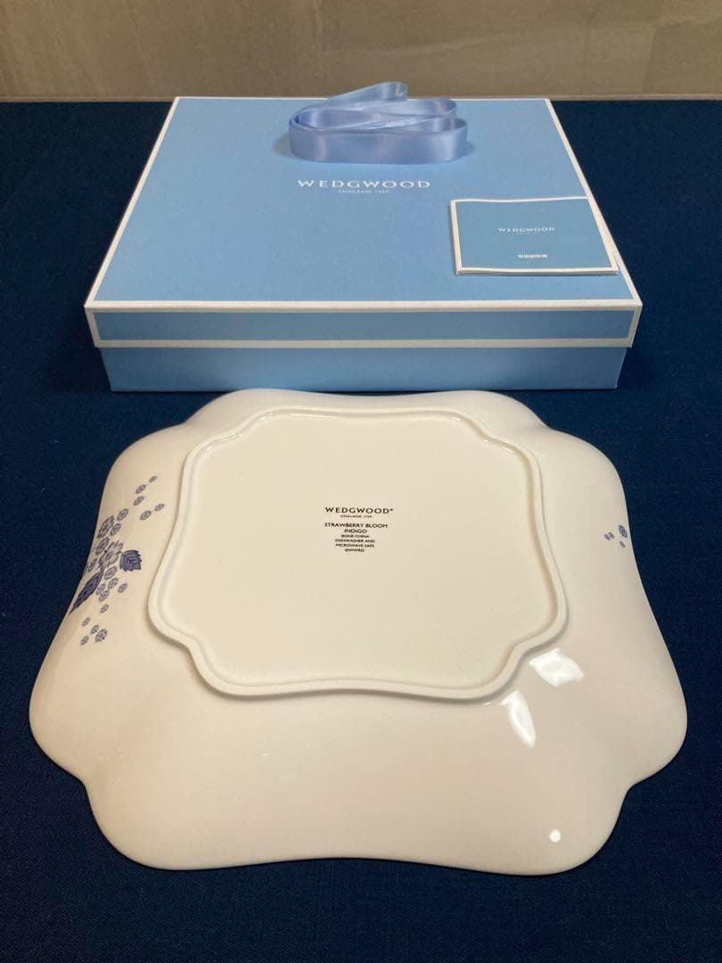 新品未使用　ウェッジウッド ストロベリーブルームインディゴ大皿27cm 箱付き