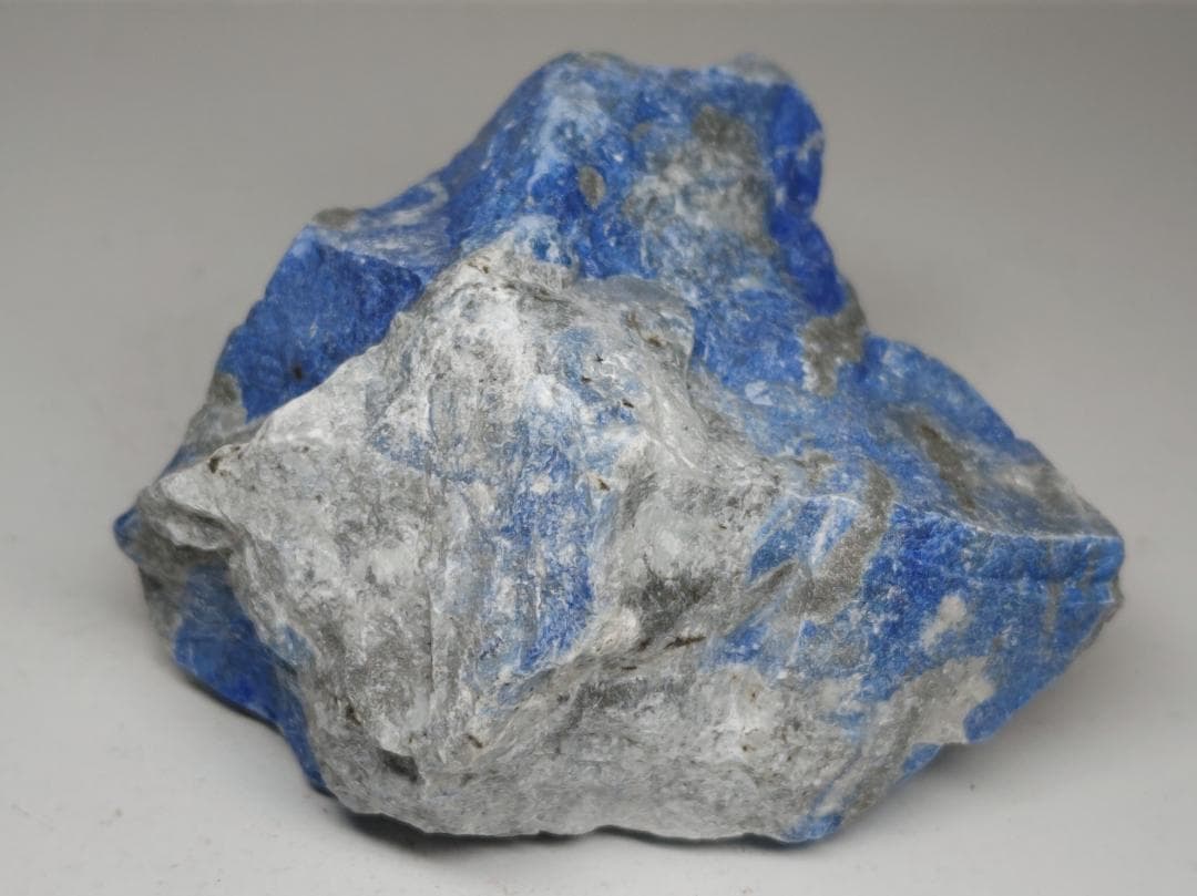 ラピスラズリ ㉝ 639g 原石 鑑賞石 自然石 誕生石 宝石 鉱物 鉱石 水石
