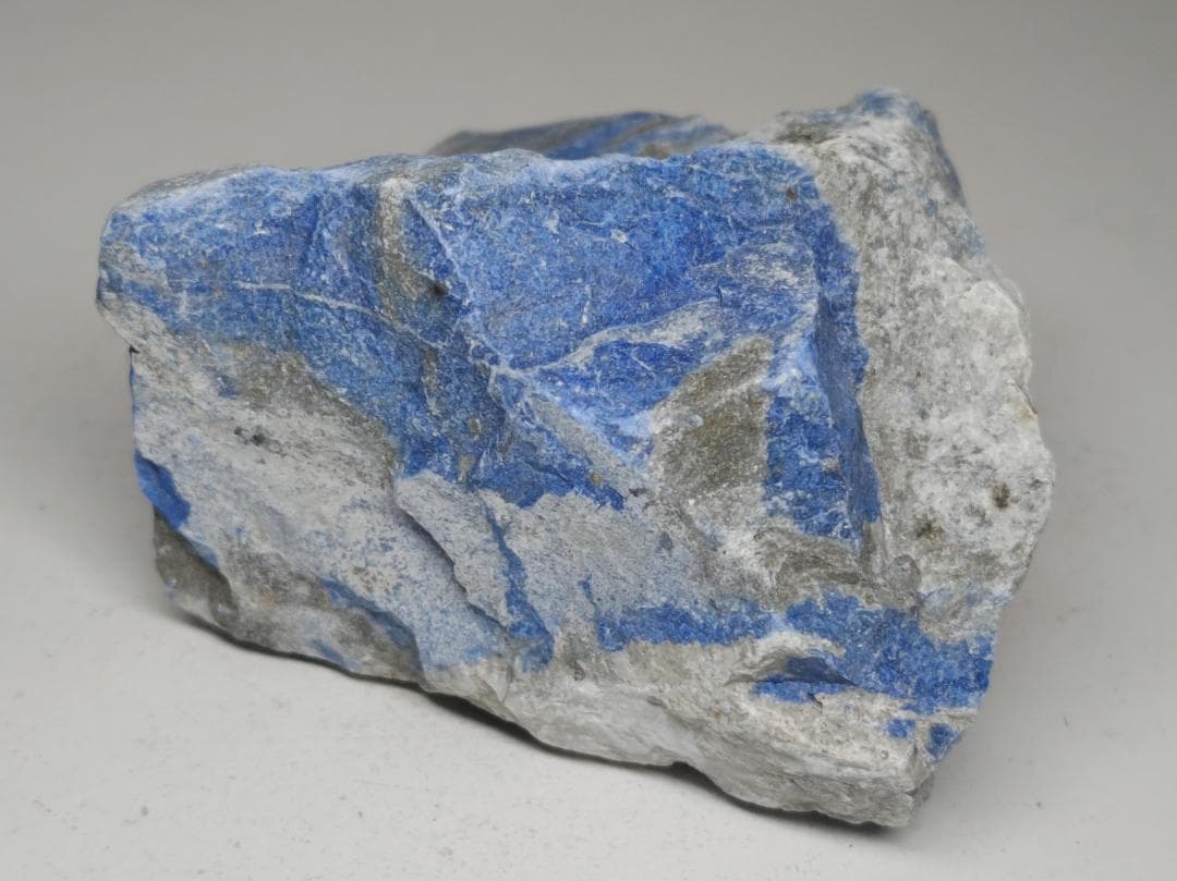 ラピスラズリ ㉝ 639g 原石 鑑賞石 自然石 誕生石 宝石 鉱物 鉱石 水石