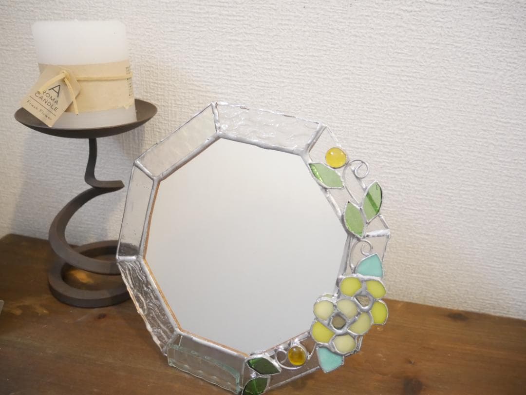 *:.。クリアベースの黄色い花の八角形の鏡　(20size）　ステンドグラス