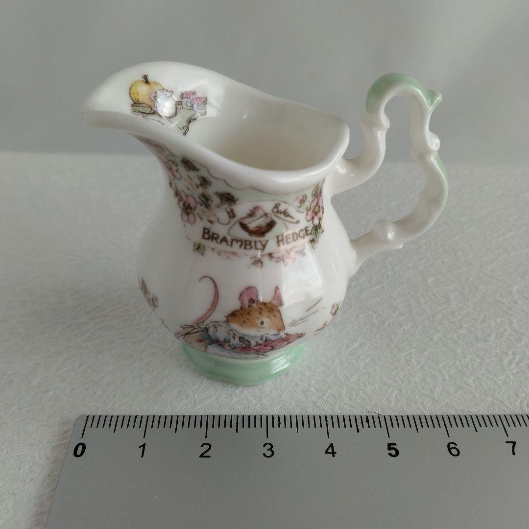 ブランベリーヘッジ　ミニチュア　カップ　ソーサー等　ブランブリーヘッジ