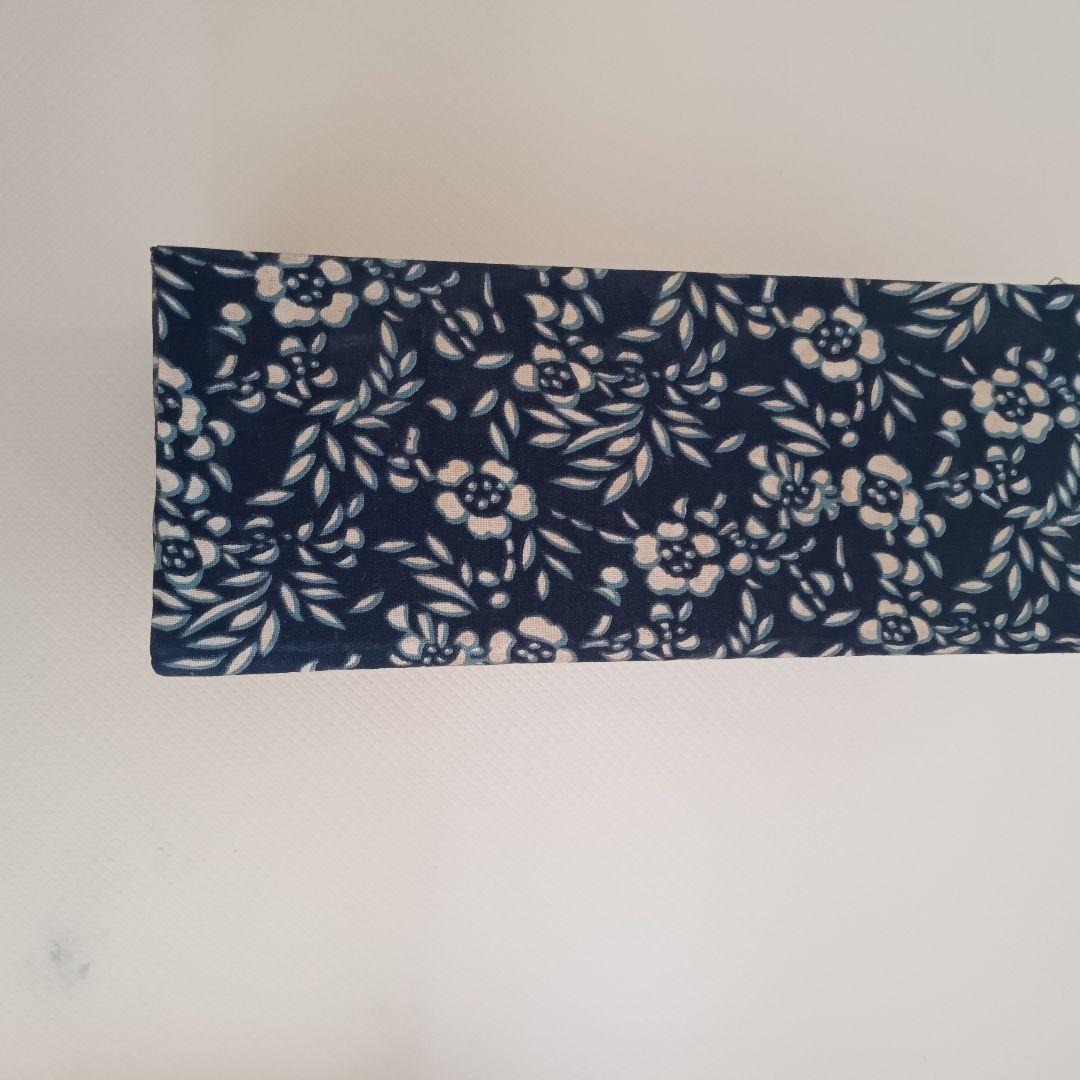 翡翠のような半透明のドラゴン彫刻、オリジナルの箱付き。