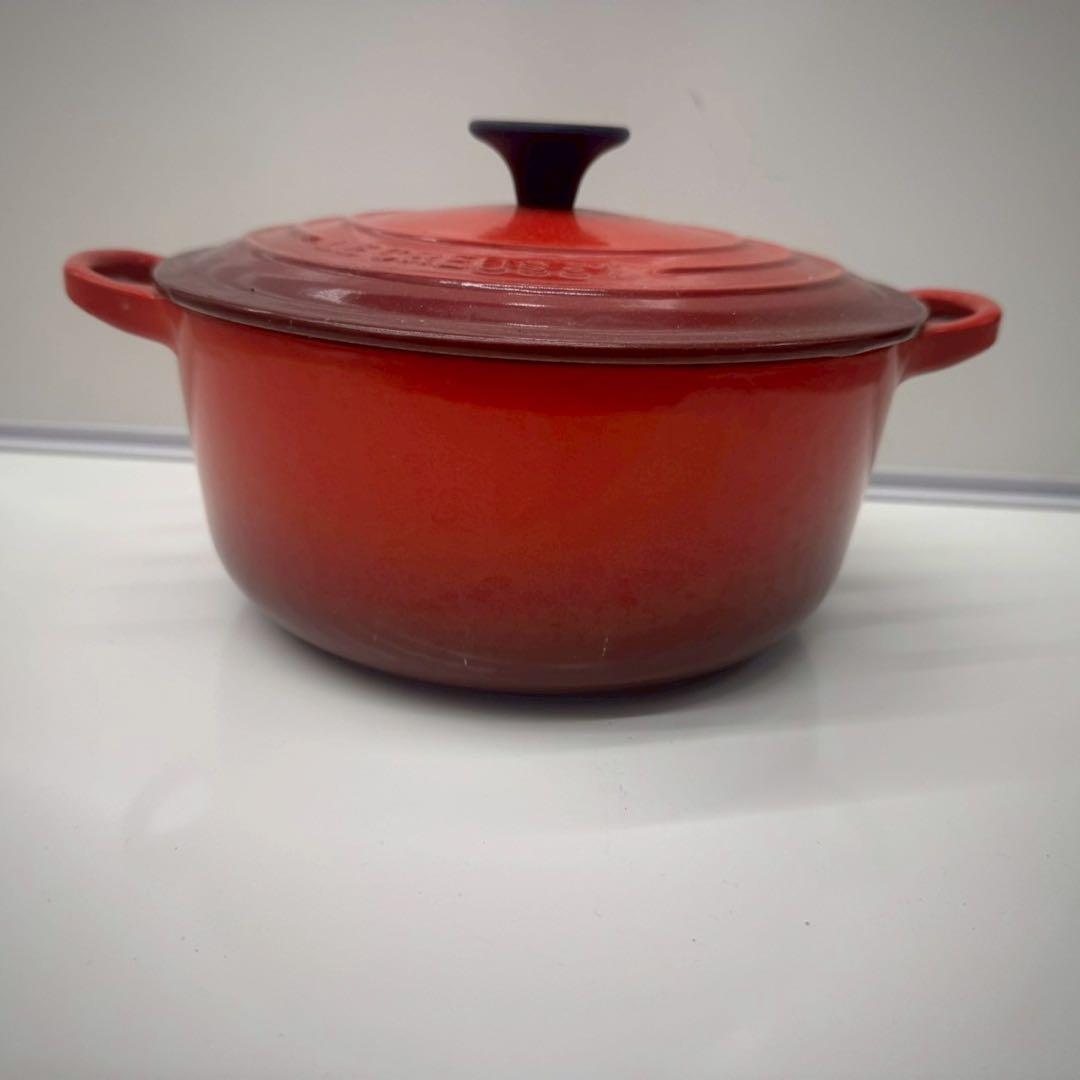 ルクルーゼ ココットロンド 20cm チェリーレッド 両手鍋美品 nk01