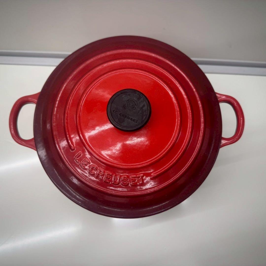 ルクルーゼ ココットロンド 20cm チェリーレッド 両手鍋美品 nk01