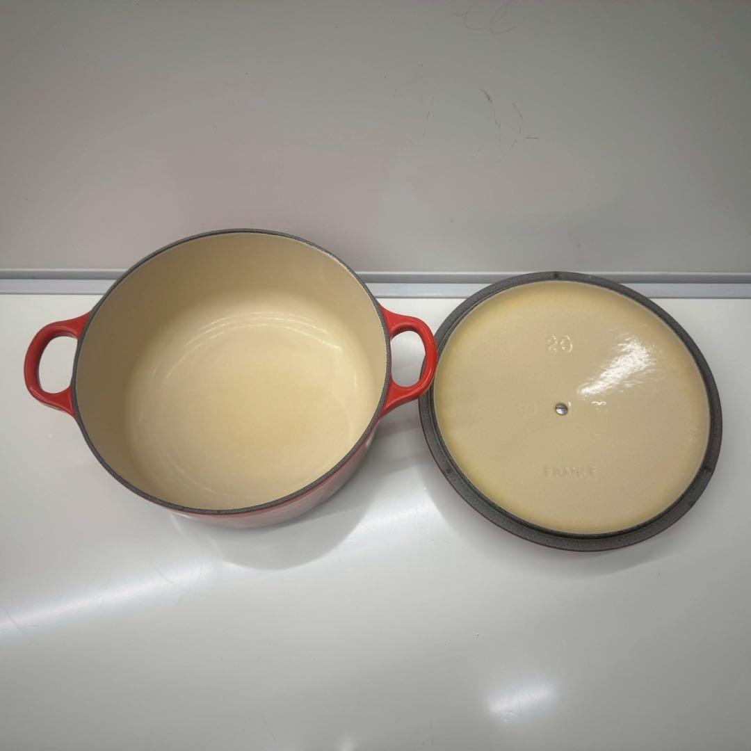 ルクルーゼ ココットロンド 20cm チェリーレッド 両手鍋美品 nk01