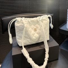 ノベルティ 丸みフォルムが愛らしい★ CC 巾着ショルダーバッグ