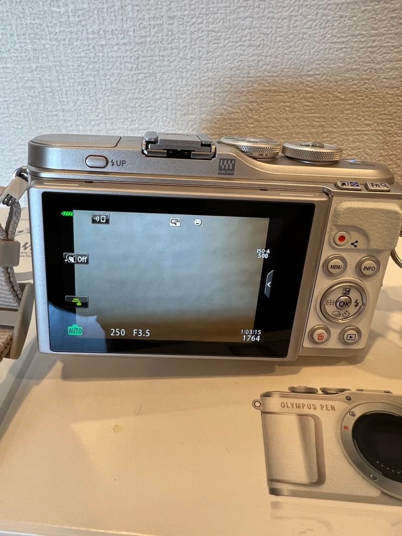 OLYMPUS PEN E-PL10 ホワイト二つの目的が含まれていた