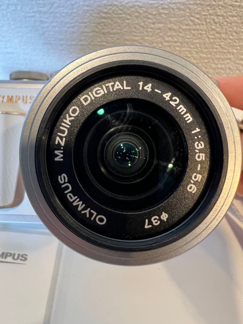 OLYMPUS PEN E-PL10 ホワイト二つの目的が含まれていた