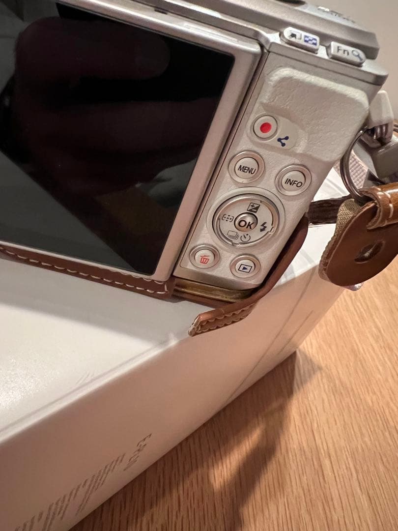 OLYMPUS PEN E-PL10 ホワイト二つの目的が含まれていた