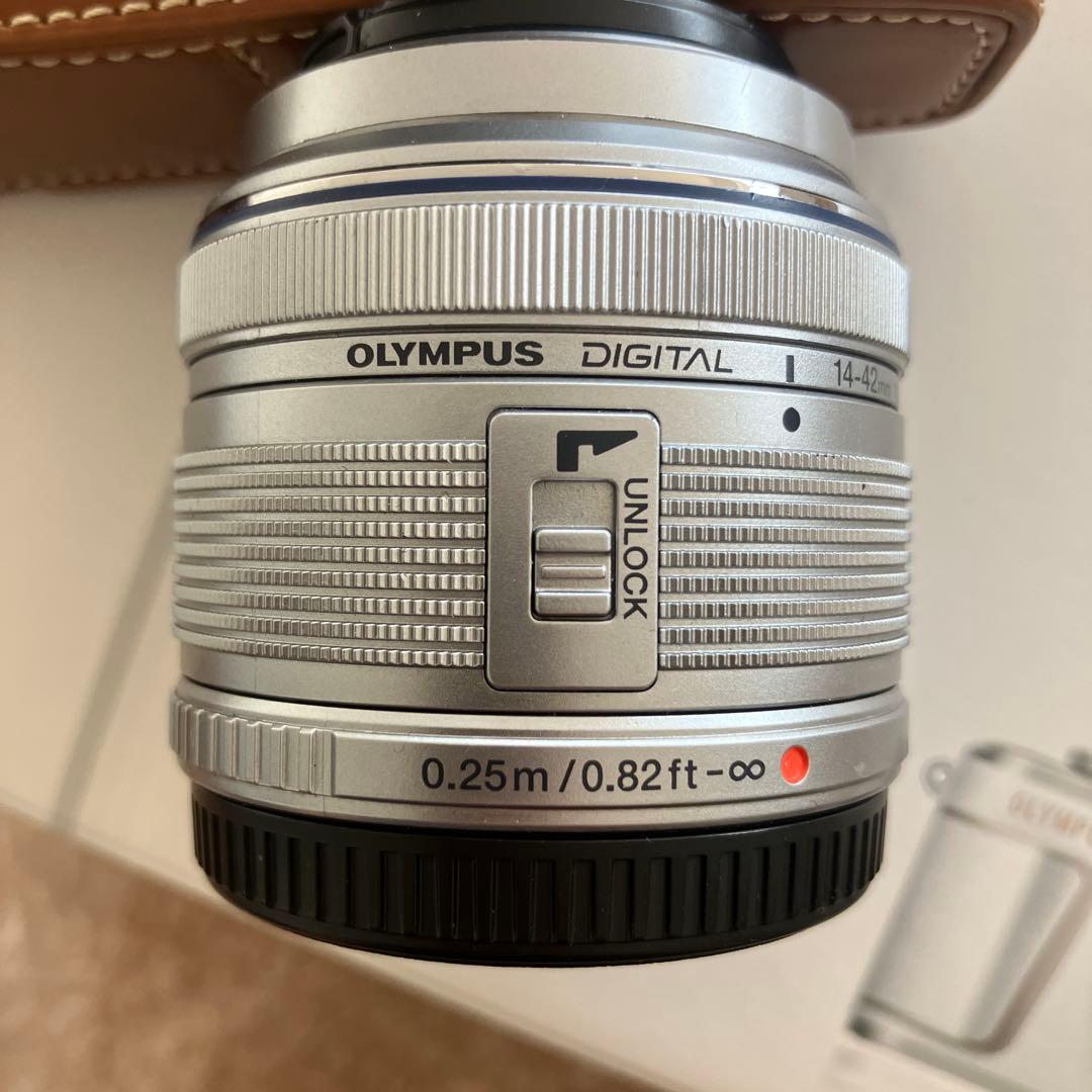 OLYMPUS PEN E-PL10 ホワイト二つの目的が含まれていた