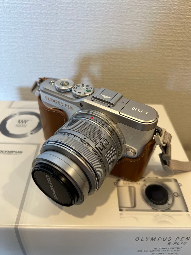 OLYMPUS PEN E-PL10 ホワイト二つの目的が含まれていた