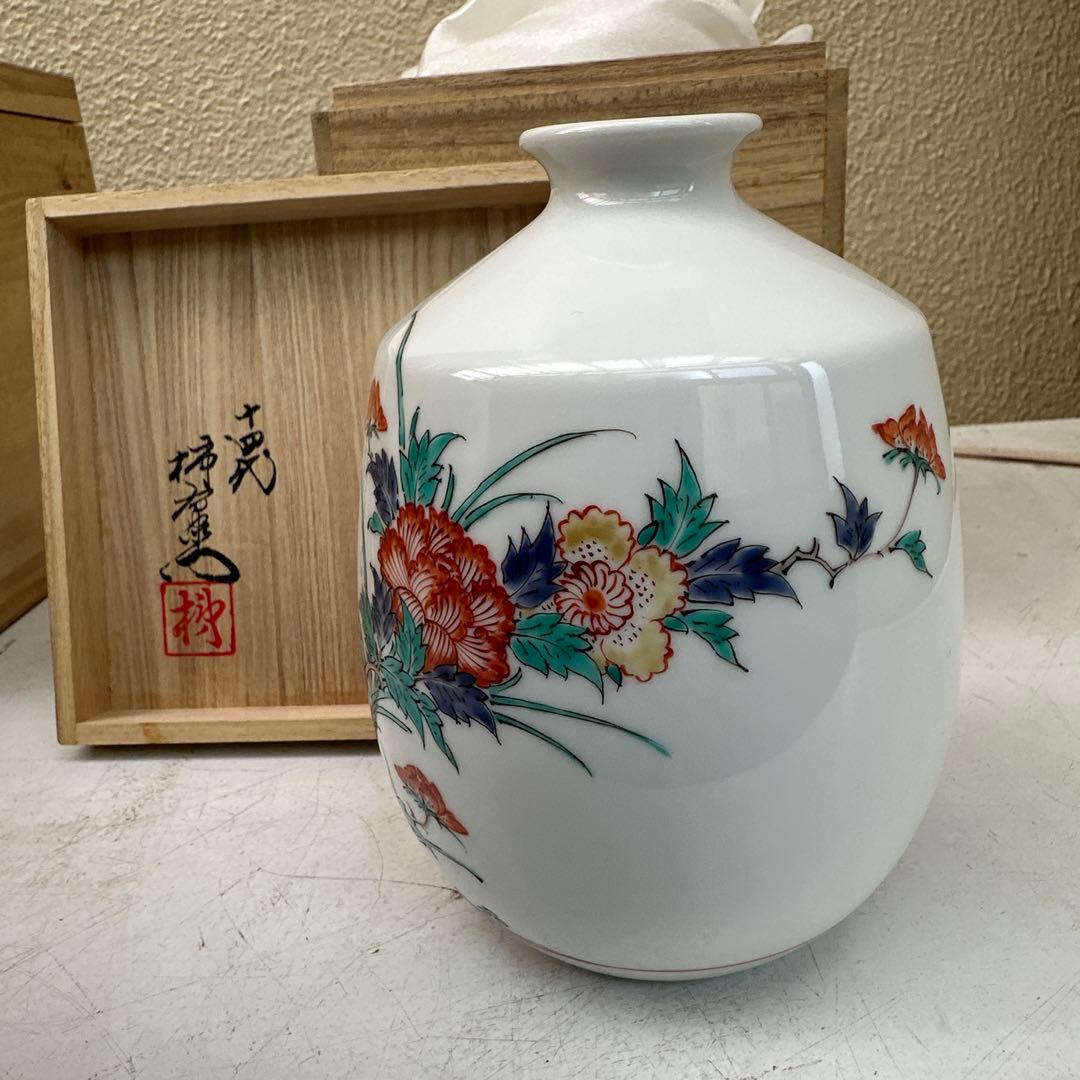人間国宝/十四代 酒井田柿右衛門の花瓶　高さ約15cm