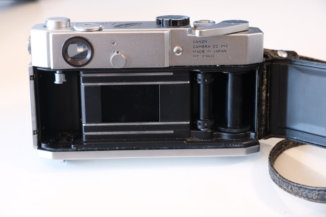 Canon 7 レンジファインダーカメラ（レンズ・純正カバー付き）