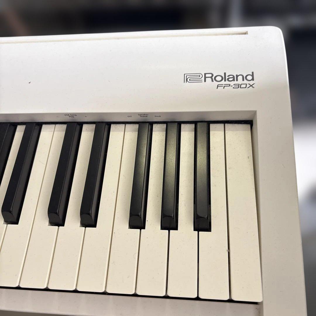美品　Roland FP-30X ホワイトデジタルピアノ