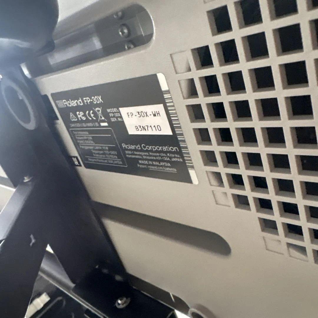 美品　Roland FP-30X ホワイトデジタルピアノ