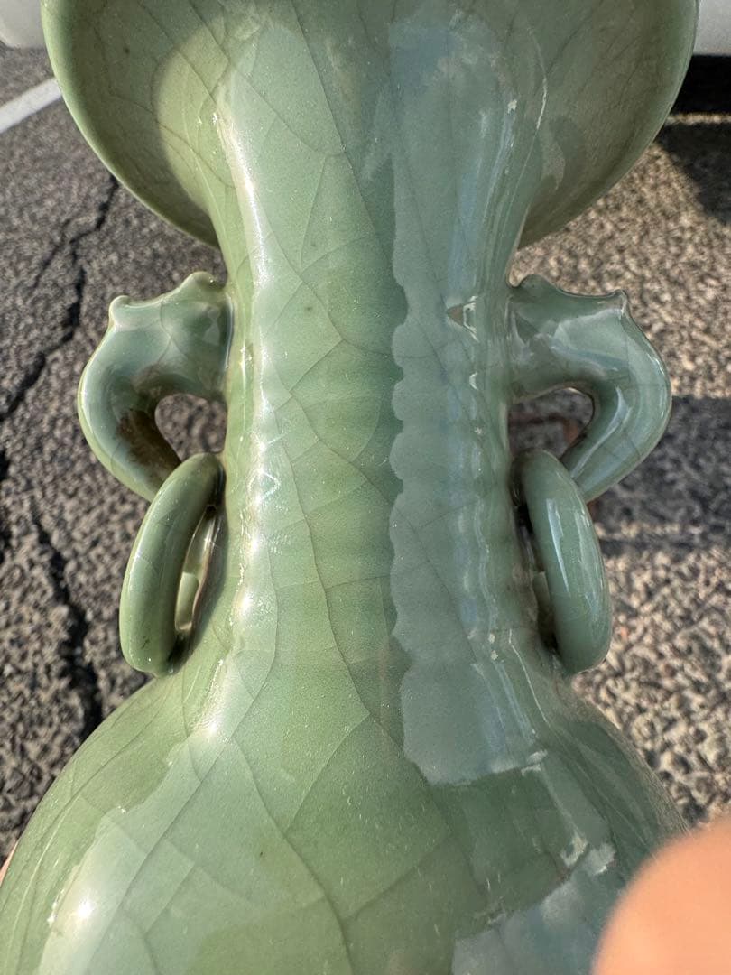 ‼️リサイクルFORT‼️唐物買取3/5①‼️中国龍泉窯製で双耳魚文青磁花瓶‼️無傷です