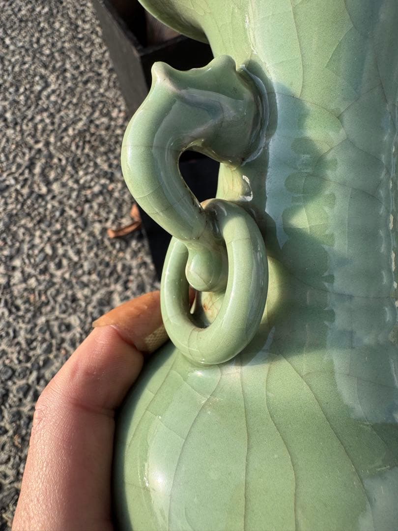 ‼️リサイクルFORT‼️唐物買取3/5①‼️中国龍泉窯製で双耳魚文青磁花瓶‼️無傷です