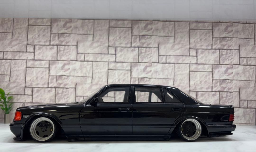 1/18ミニカー ベンツ560SEL AMG 深リムカスタム　ブラック