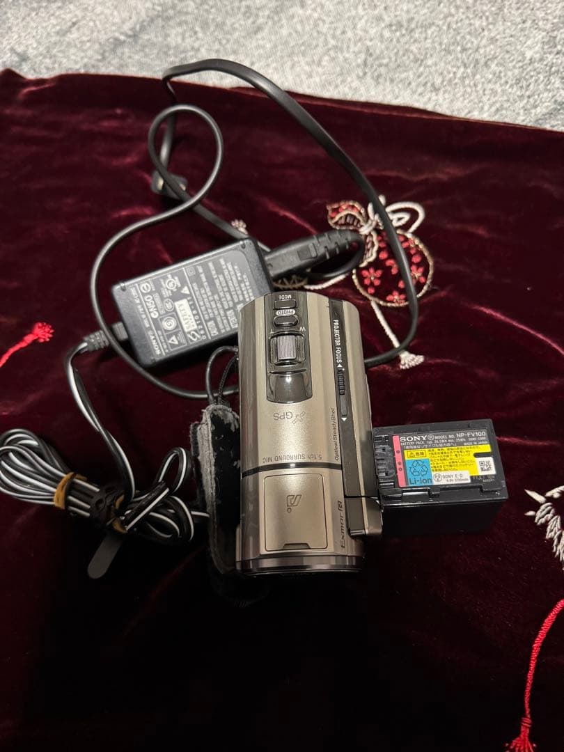 ソニーハンデイカム (HOR-PJ40) 2011年式8時間バッテリー付き！。