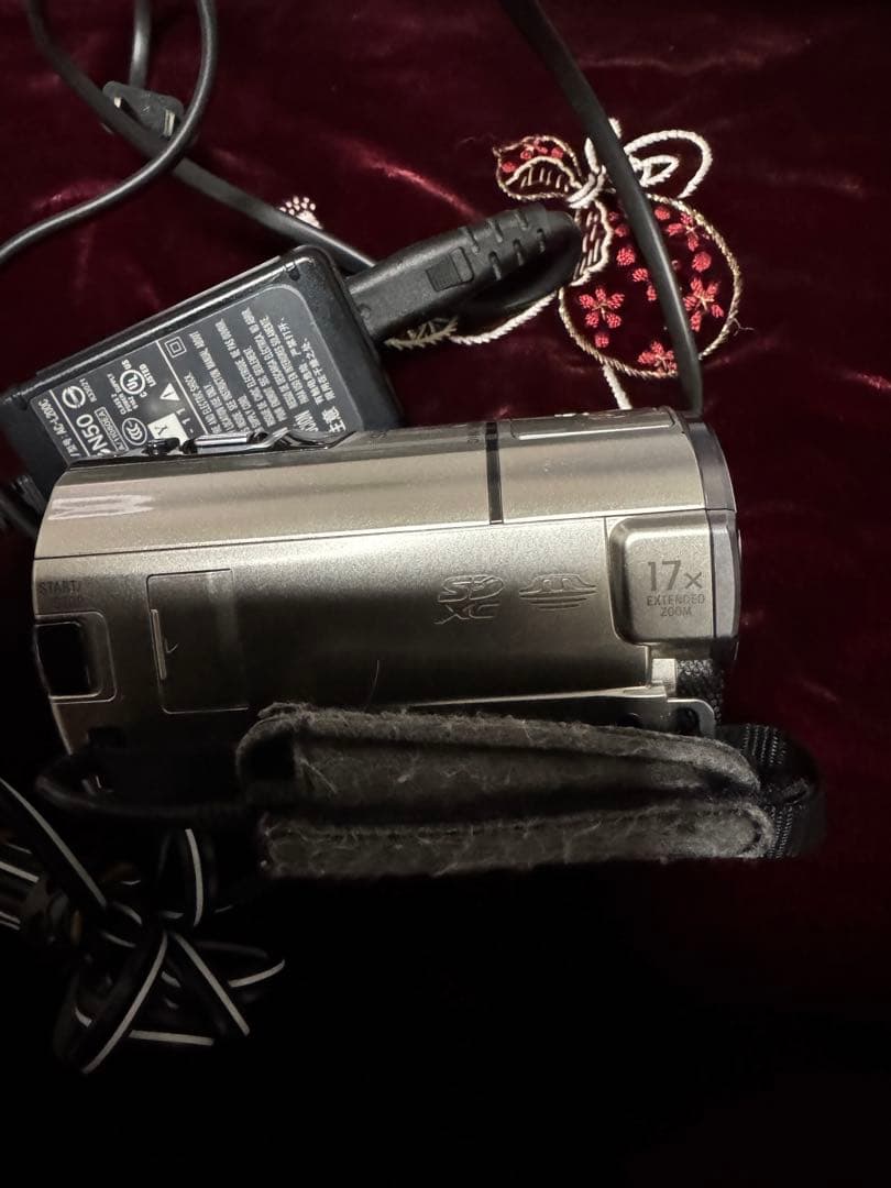 ソニーハンデイカム (HOR-PJ40) 2011年式8時間バッテリー付き！。