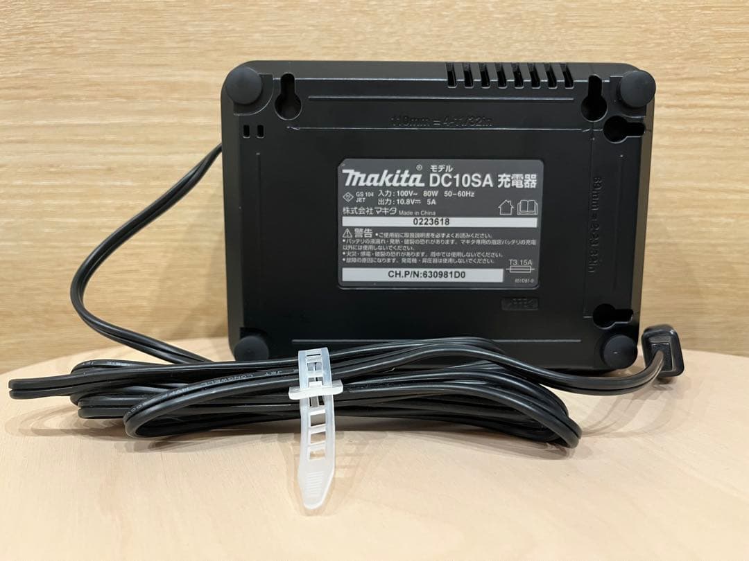 Makita マキタ 充電式クリーナCL107FD バッテリ・充電器付属