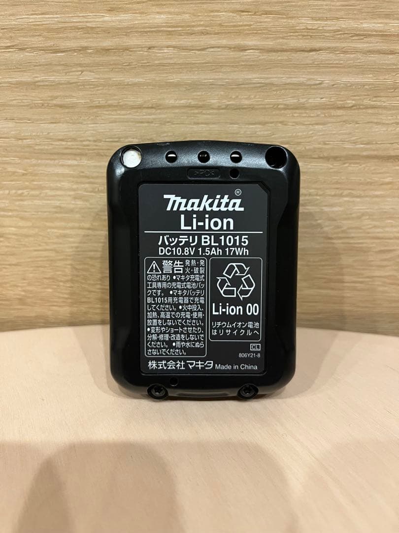 Makita マキタ 充電式クリーナCL107FD バッテリ・充電器付属