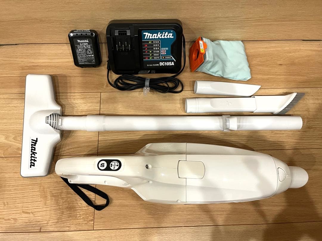 Makita マキタ 充電式クリーナCL107FD バッテリ・充電器付属
