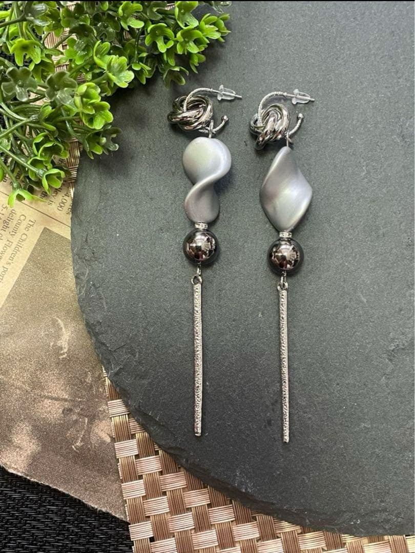 No.1061 シルバーキラキラスティック　ハーフフープ　ロングピアス　大ぶり