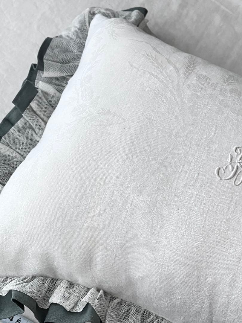 【美品】フランスアンティーク チュールフリル MBモノグラムクッション