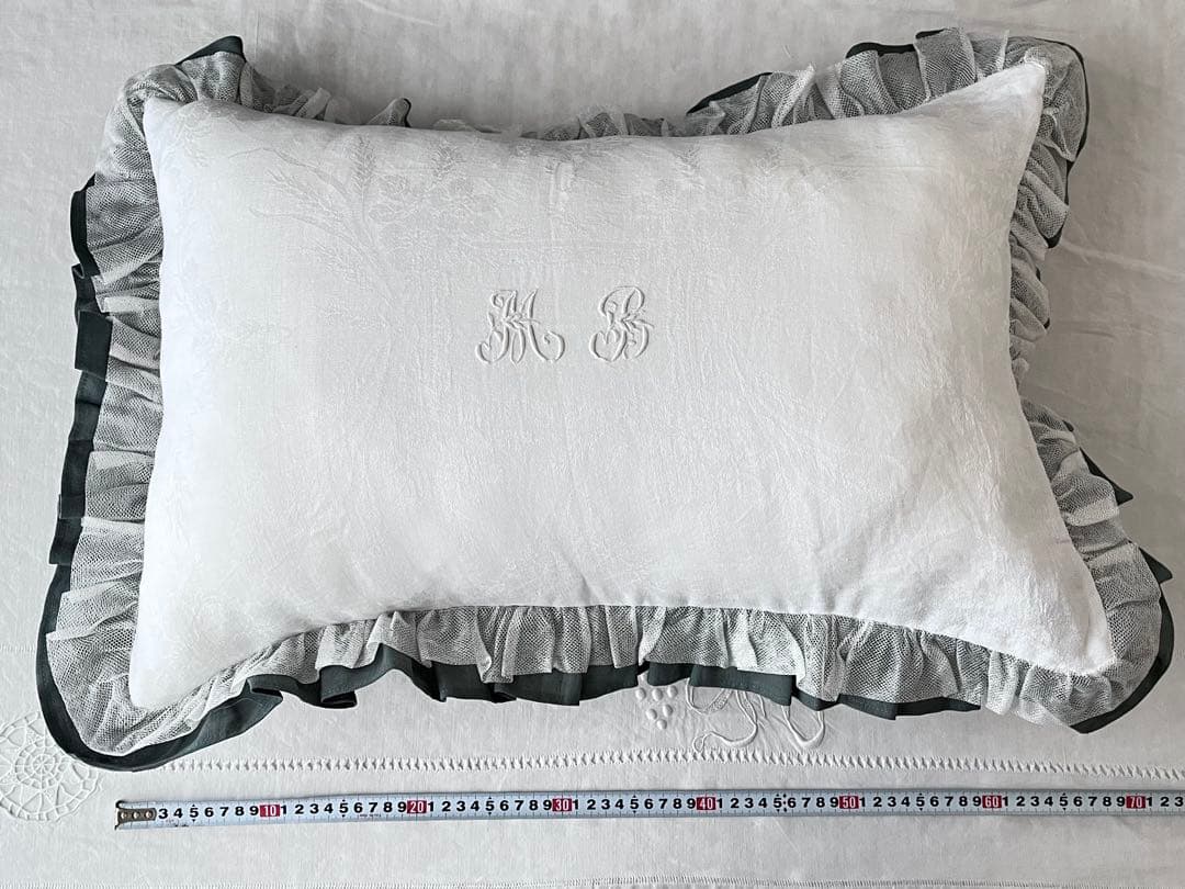 【美品】フランスアンティーク チュールフリル MBモノグラムクッション