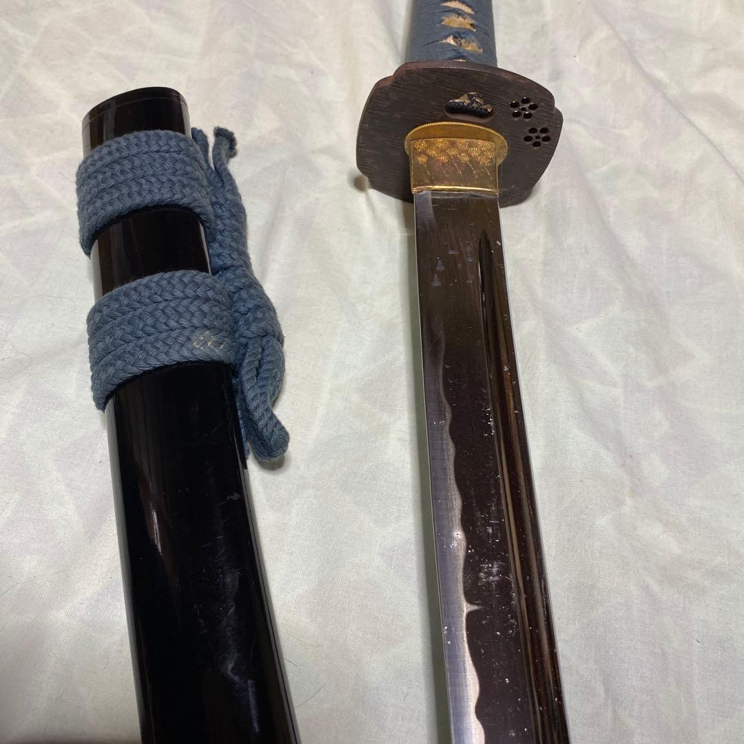 格安高級居合刀 濃緑柄 桜花透し木瓜鍔 螺鈿桜花入黒呂鞘