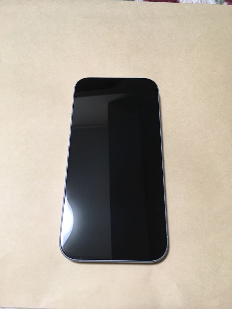 新品同様　iPhone１５　１２８Ｇ　ブルー