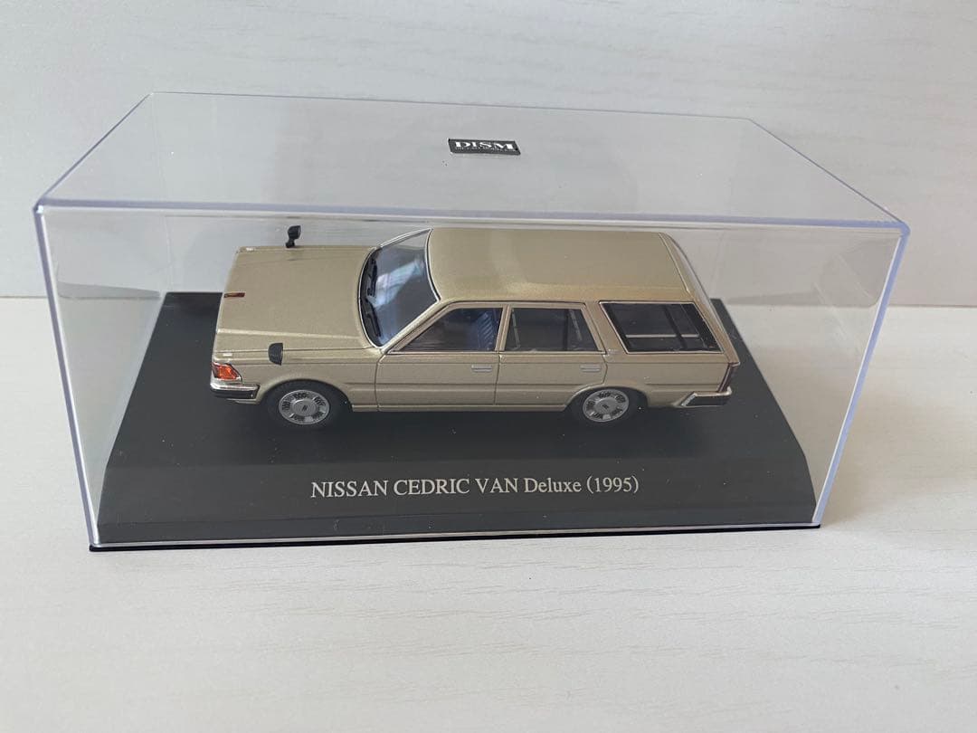 DISM 1/43 Y30 セドリックバン 後期型 1995